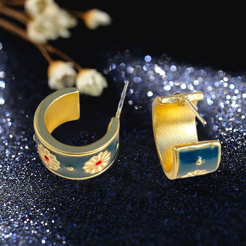 Aesthetic Daisy Hoop Earrings Wanita Enamel Hitam Warna Emas Anting Bunga Aksesoris Gadis Yang Indah Pernyataan Perhiasan