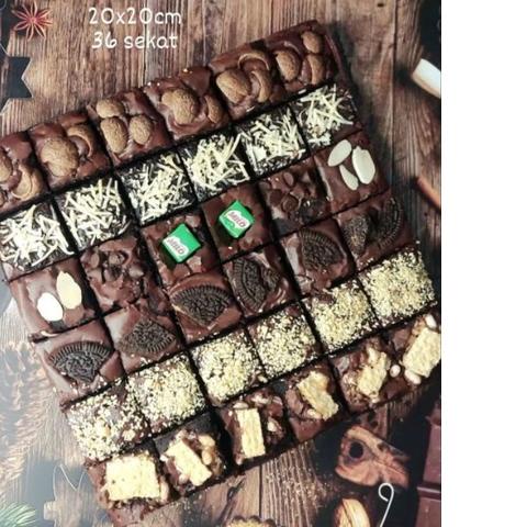 

❆ Brownies Fudgy Shiny (FREE LILIN TULIS DI CATATAN) 20x20 isi 36 sekat ❃