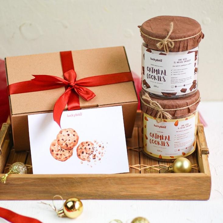

♂ Hampers / Gift Box / Kado - Oatmeal Cookies 2 Jar + FREE Greeting Card + Pita + Bubble Wrap | LUCKYBITE ֍