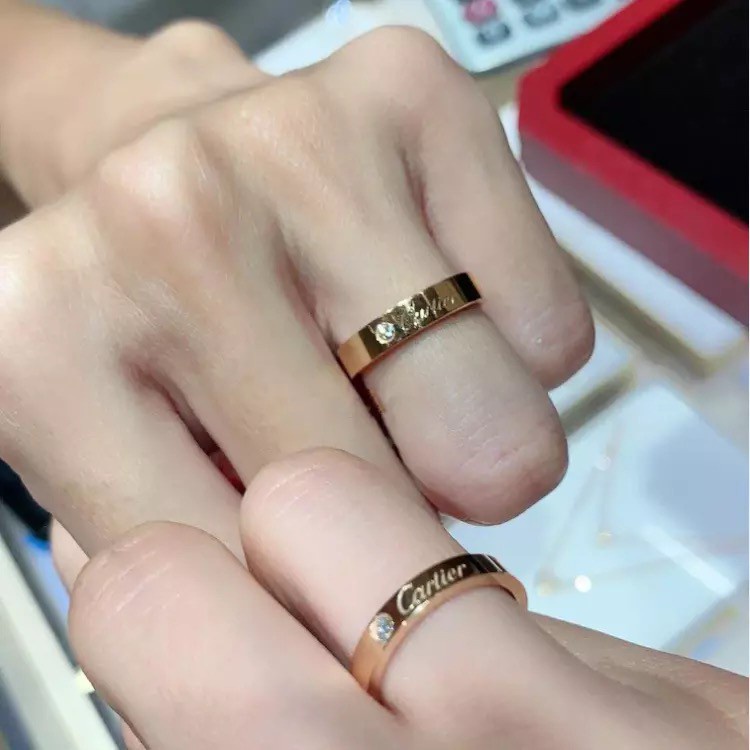 Kajia Cincin Pasangan | Cincin Berlian Tunggal Bahan Stainless Steel Untuk Aksesoris Perempuan | Cincin Tanda Tangan Model Lebar / Kecil