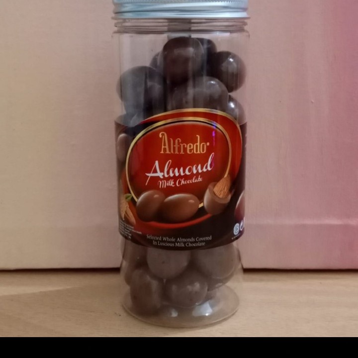 

Alfredo Chocolate Jar Almond - Raisin - Hazelnut - Assortment 408 gr