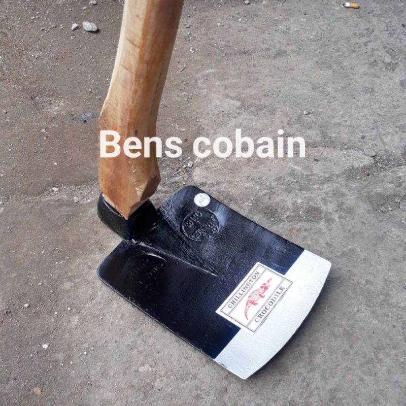 Pacul Baja Asli Cap Crocodile Cangkul Baja Dan Gagang