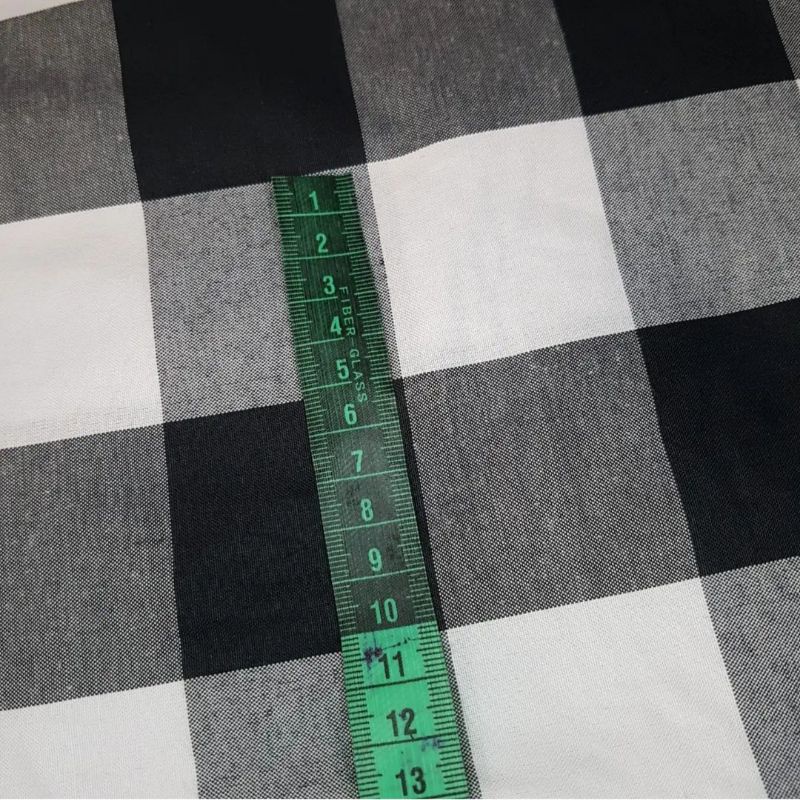 kain katun motif kotak bali lebar 1,50 meter.