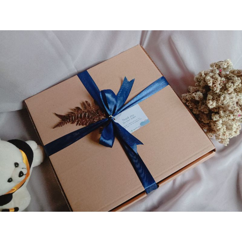 

GIFT BOX GRADUATION + SNACK (free paperbag)