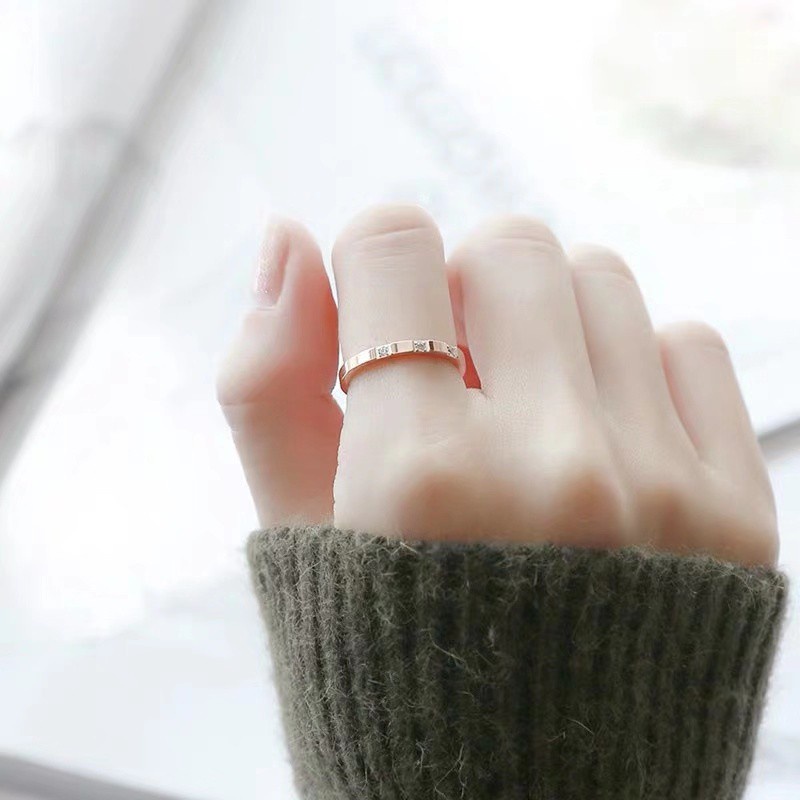 Cincin titanium steel rose gold 18K Hias Berlian Gaya Jepang / Korea Selatan Untuk Pria / Wanita / Pasangan