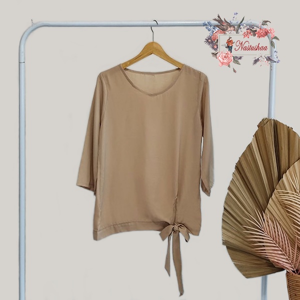 Blouse Wanita Polos Cream Pita Tali Bawah Kerah Bulat Wanita Fashion Korea Bahan Wollycrepe Jumbo Lengan 7/8 Fit XL to XXL