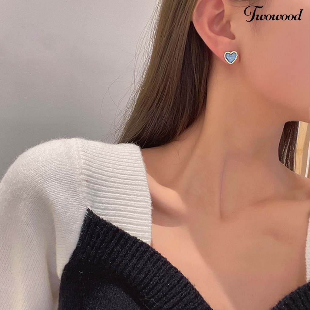 Twowood 1pasang Ear Studs Elegan Dainty Temperamen Melamun Hadiah Mini Hypoallergenic Retro Cinta Hati Kristal Imitasi Wanita Anting Perhiasan Aksesoris