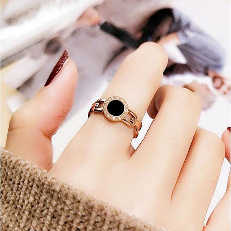 Cincin Bahan Titanium Steel Bentuk Bulat Warna Hitam | Cincin Pasangan Bahan Stainless Steel Warna Rose Gold | Kalung Rantai Dengan Liontin Hati Untuk Wanita