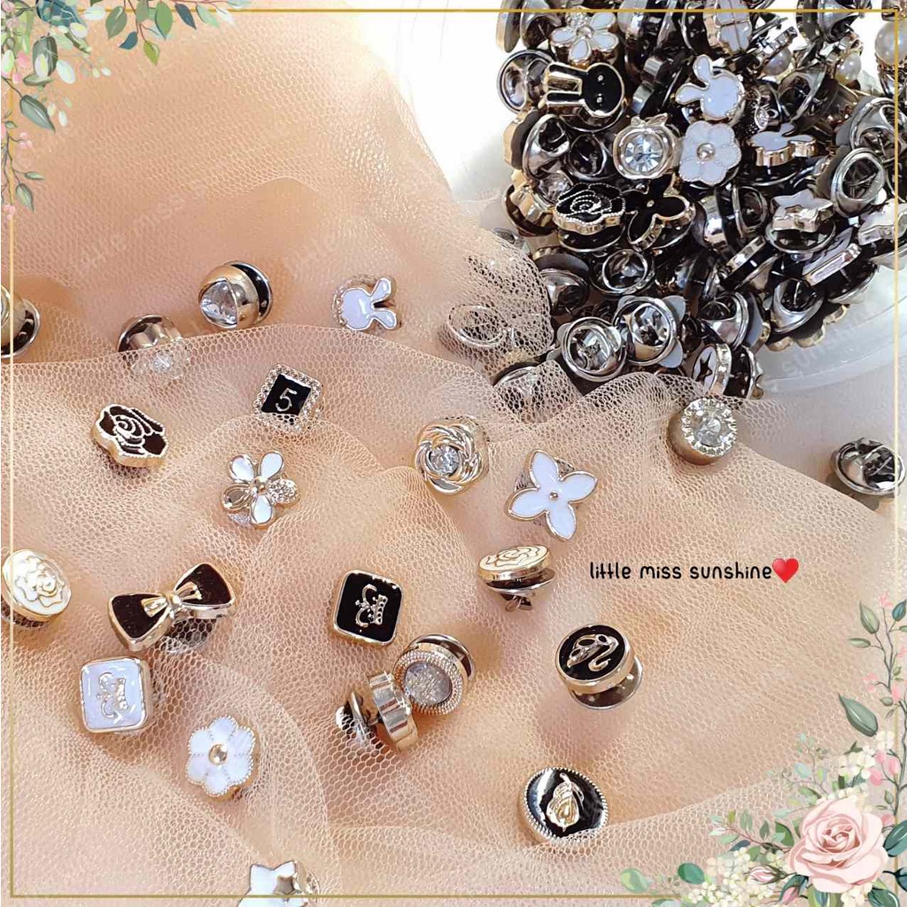 Pin Hijab 1 pcs Unik Kancing Peniti Kecil Mini Little Gemoy Hitam Black White Putih Bunga Flower Jarum Pakaian Tusuk Alat pengait Penguat Penutup Baju Kemeja Celana Tas Hijab Cadar Perlengkapan Kecil Fabric Cotton Linen Flanel Little Miss Sunshine Malang