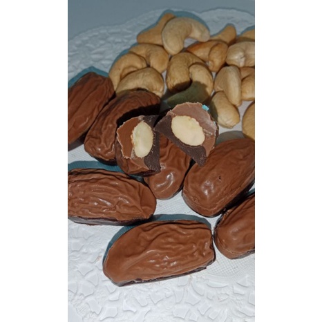 

tunisia coklat/coklat berbentuk kurma tunisia isi mede/almond