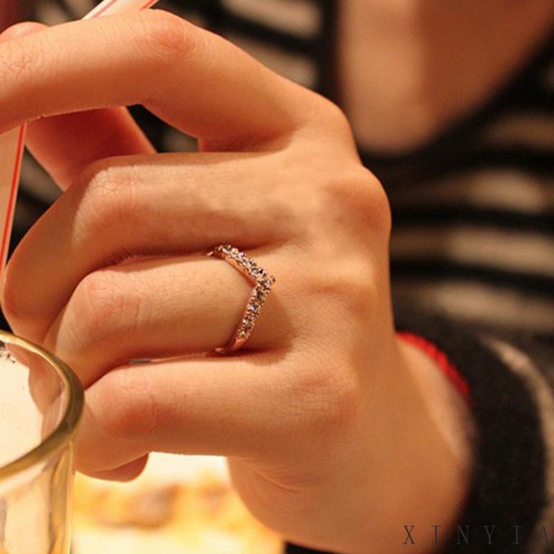 【Bayar di tempat】Cincin Berlian Berbentuk Hati Cincin Sederhana Penuh Berlian Cinta Cincin Ekor V 2 Warna Gaya Simple Untuk Wanita Pacar perempuan