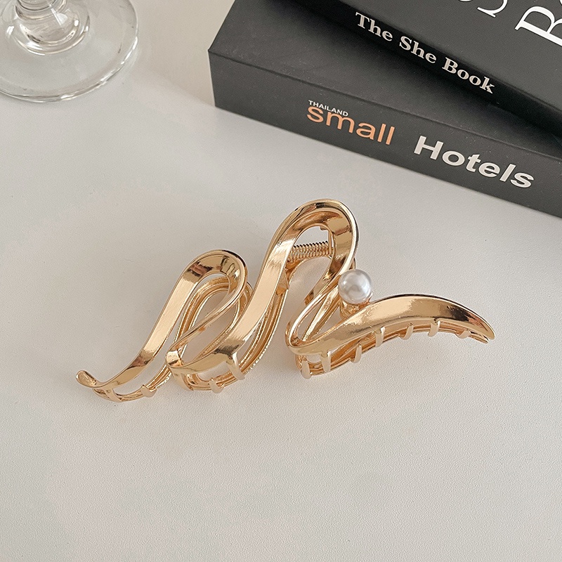 Niche Angin Dingin metal pearl hair clip Di Kepala Kepala Hiu Klip INS2023 Baru high -end hair grasping clip Besar Untuk Wanita