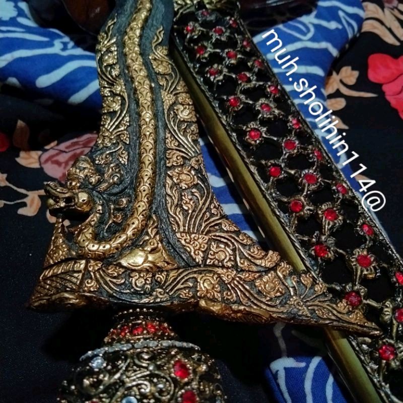 Keris Nogo Sosro Kinatah Kamarogan Sepuh Emas