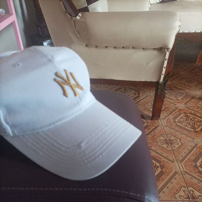 Topi bekas