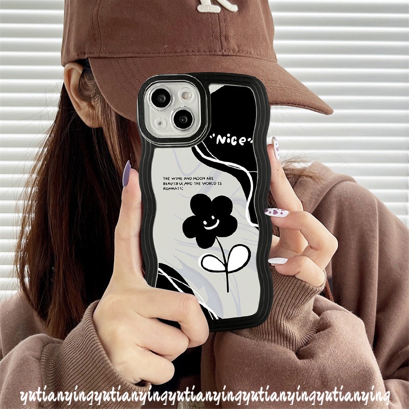 Oppo A15 A57 A5s A77 A7 A12 A54 A76 A1k A17 A95 A96 A74 A52 A53 A16K A3s A17K A16 A5 A16s A9 A55 A7S Reno 8 7Z 6 7 8Z Bunga Vintage Retro Kupu Hitam Wavy Edge Soft Tpu Sarung