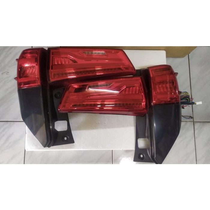 Stop lamp Toyota Innova Reborn Red / Smoke