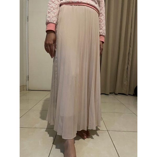 Preloved Rok Uniqlo Cream