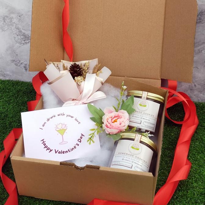 

Spesial Valentine Day Aurora Coobies Gift Valentine Hampers Cookies Hadiah Valentine