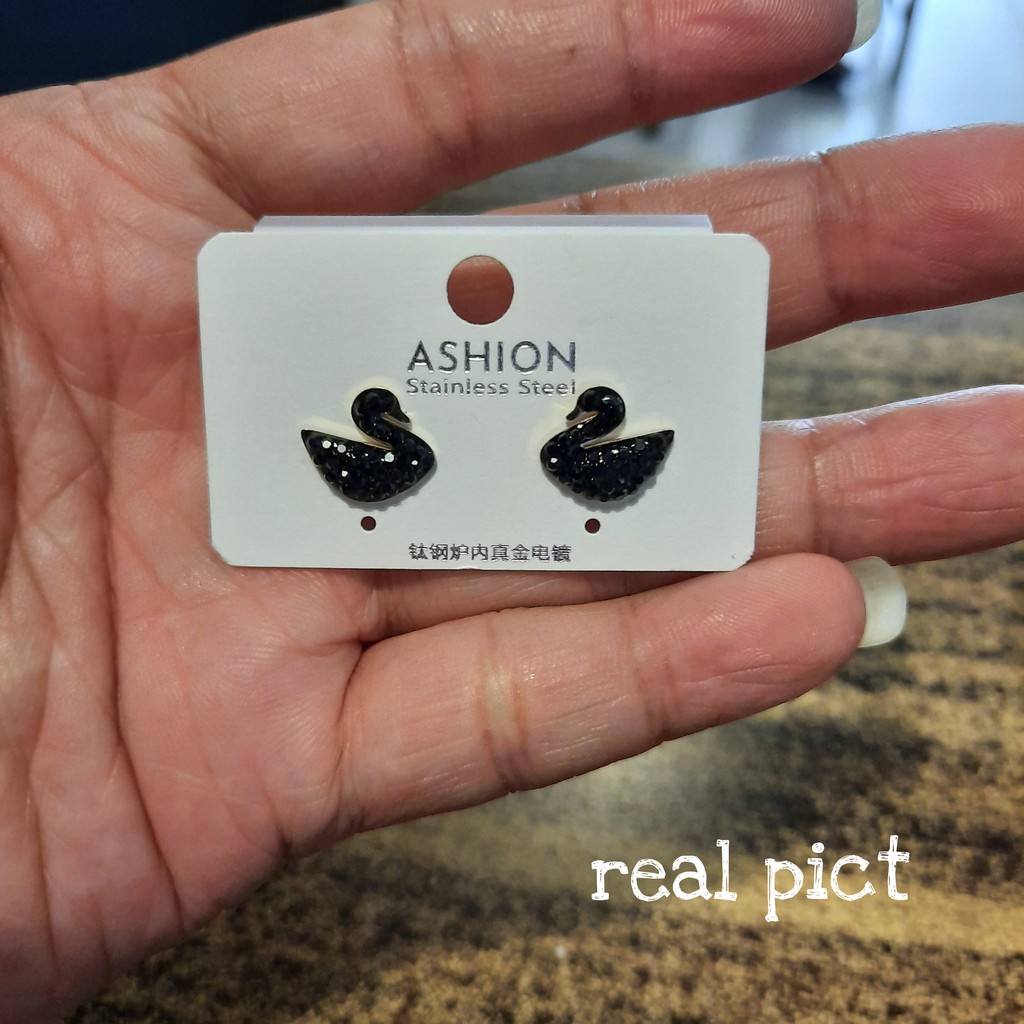 Anting Tusuk Titanium Swan Kristal Altifisial Putih Merah dan Hitam Rose Gold