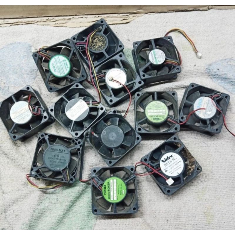 fan DC BRUSHLESS ukuran 6 x 6 x 2,5cm tegangan 12V -24V-35-vdc .fan random hingspeed