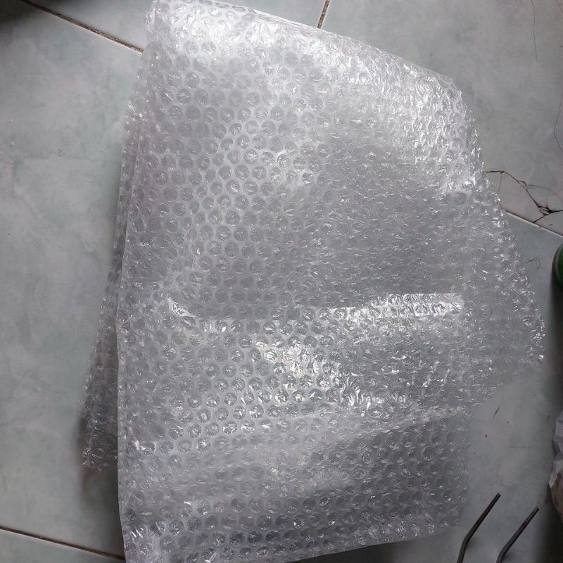 

bubble wrap bungkus penyerta saat pengiriman biota supaya aman dari guncangan selama perjalanan