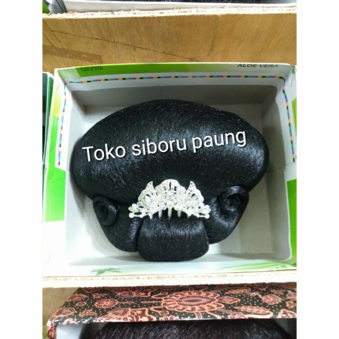 sanggul Batak modern dan tusuk silver
