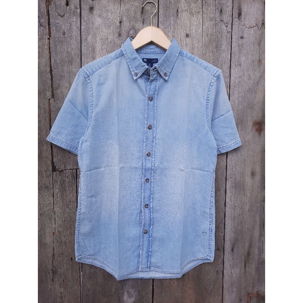 kemeja denim gap lengan pendek size fit M second preloved