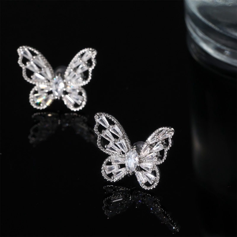 Anting Tusuk Kupu-Kupu Warna Silver Lucu Dengan Batu Zircon Bling Untuk Wanita Fashion Jewelry Anting Korea