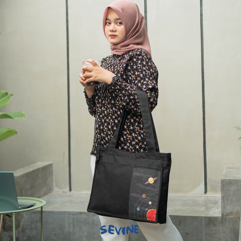 Sevine Totebag Kanvas Rebecca Tas Wanita Tote Bag Kuliah Sekolah Sekat Botol Laptop Hitam Elegan Aesthetic - BA