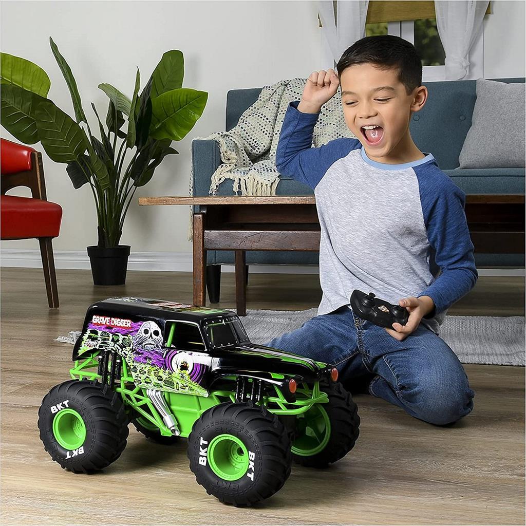 MONSTER JAM 66801 Grave Digger Full Function RC Remote Control 1:15