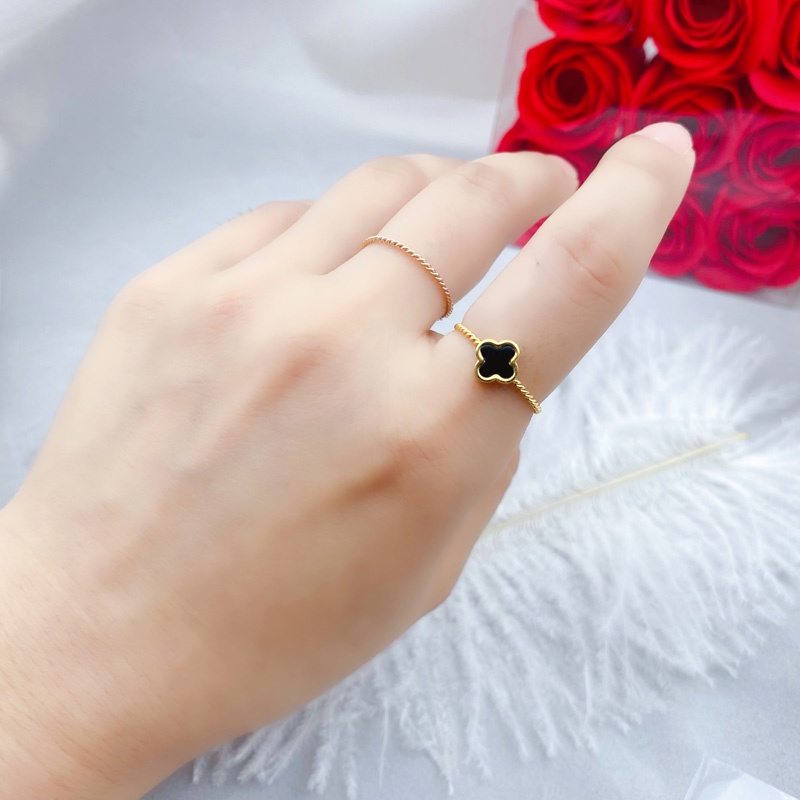 Cincin Bahan Titanium Steel Dengan Batu Akik Warna Hitam | Cincin Klasik Bentuk Daun Clover Bahan Stainless Steel | Anting Hypoallergenic Anti Pudar | Kotak Hadiah Untuk Hadiah