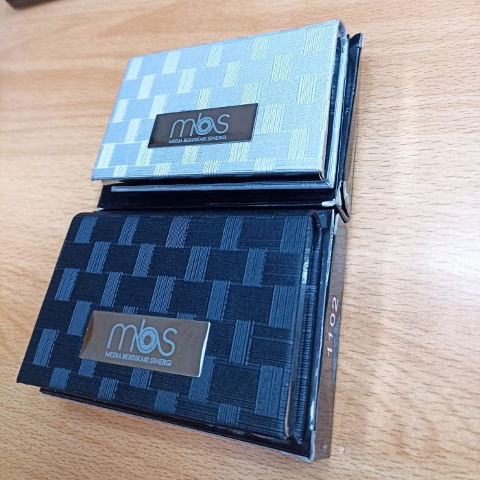 

Tempat Kartu Nama / Name Card Holder Kulit Motif Kotak - Kotak Ncc 01 - Grafir Nama