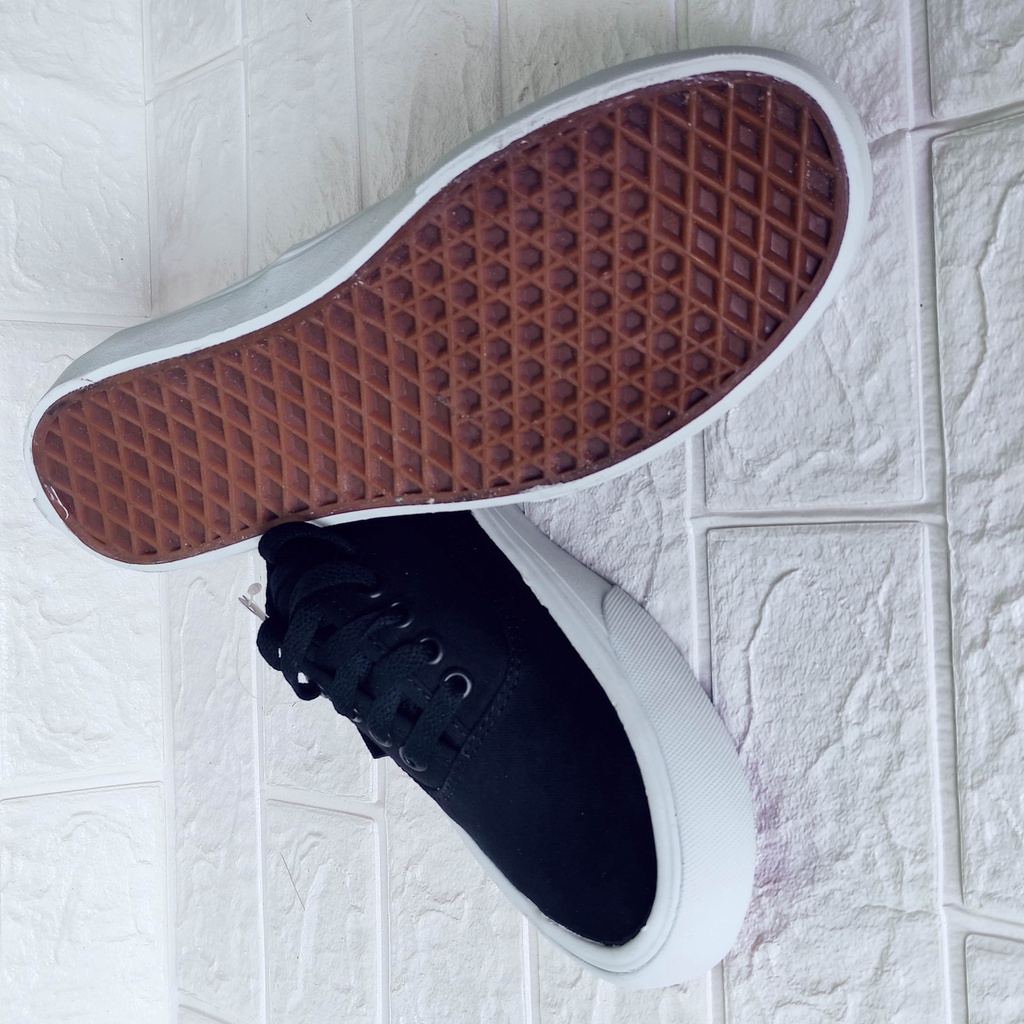 Sepatu Import Autentic Premium classic Basic Black White Pria Wanita Keren Berkwalitas Casual HitamSneakers