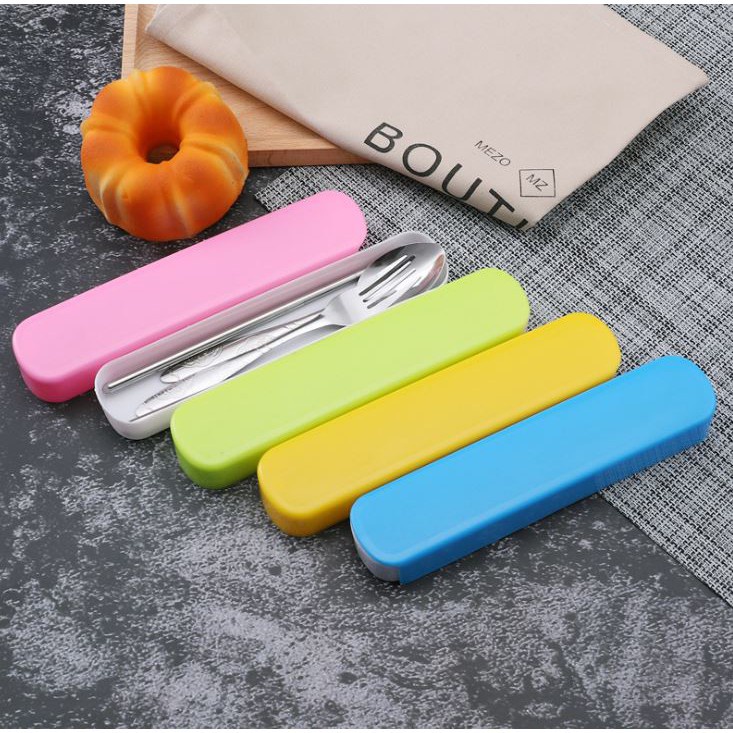 T&amp;Y SENDOK SET 3IN1 BESI KOTAK WARNA ALAT MAKAN 3IN1 SENDOK GARPU STAINLESS STEEL KOTAK TRAVELLING