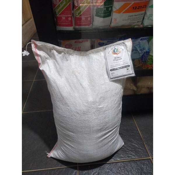 Pupuk kandang organik kohe kambing fermentasi halus kemasan 1 sak 25 kg (12 kg)