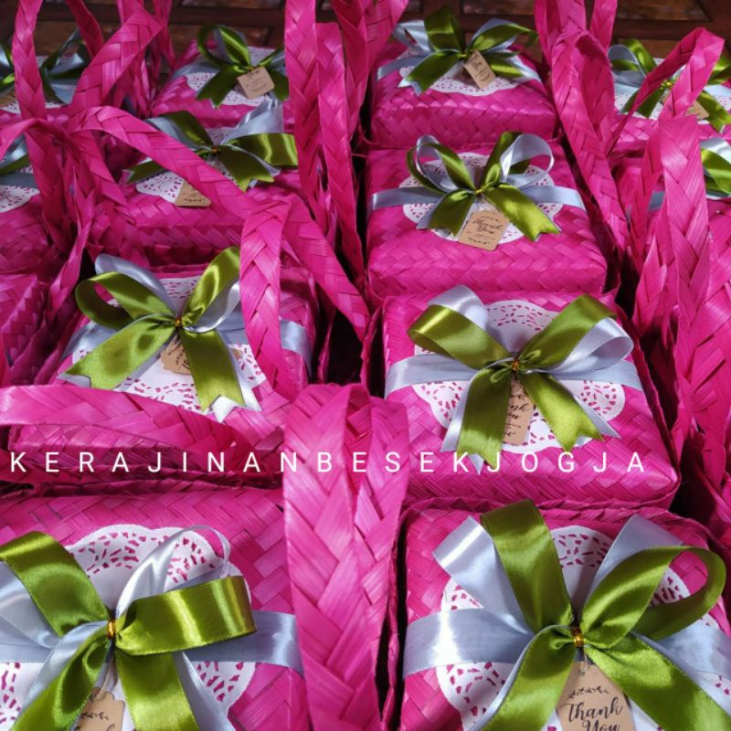 

BESEK JINJING WARNA PITA + FREE HANG TAG ukuran 20-25cm besek bambu jinjing besek pita besek warna