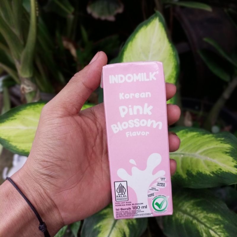 Indomilk Korean black latte dan Pink Blossom 180ml