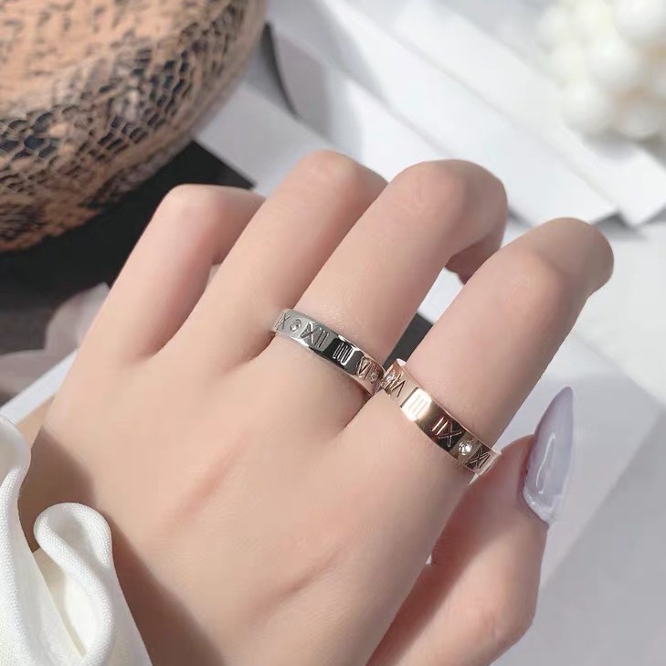 Cincin Desain Angka Romawi Untuk Pria Dan Wanita | Cincin Berlian Bahan Titanium Steel | Kotak Hadiah Untuk Hadiah | Cincin Pasangan Bahan Stainless Steel