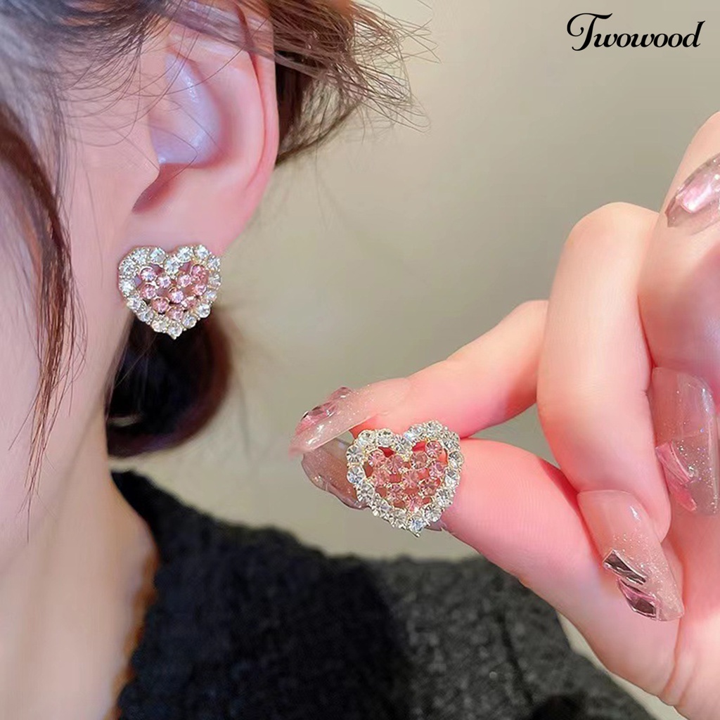 Twowood 1pasang Ear Studs Temperamen Sederhana Berlian Imitasi Mengkilap Hias Berkilau Berdandan Hadiah Wanita Cinta Hati Stud Earrings Perhiasan Aksesori Fashion