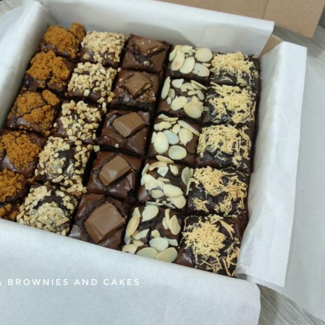 

Ω Brownies Panggang size 20x20 cm / Fudgy brownies sekat 25 slices ✹