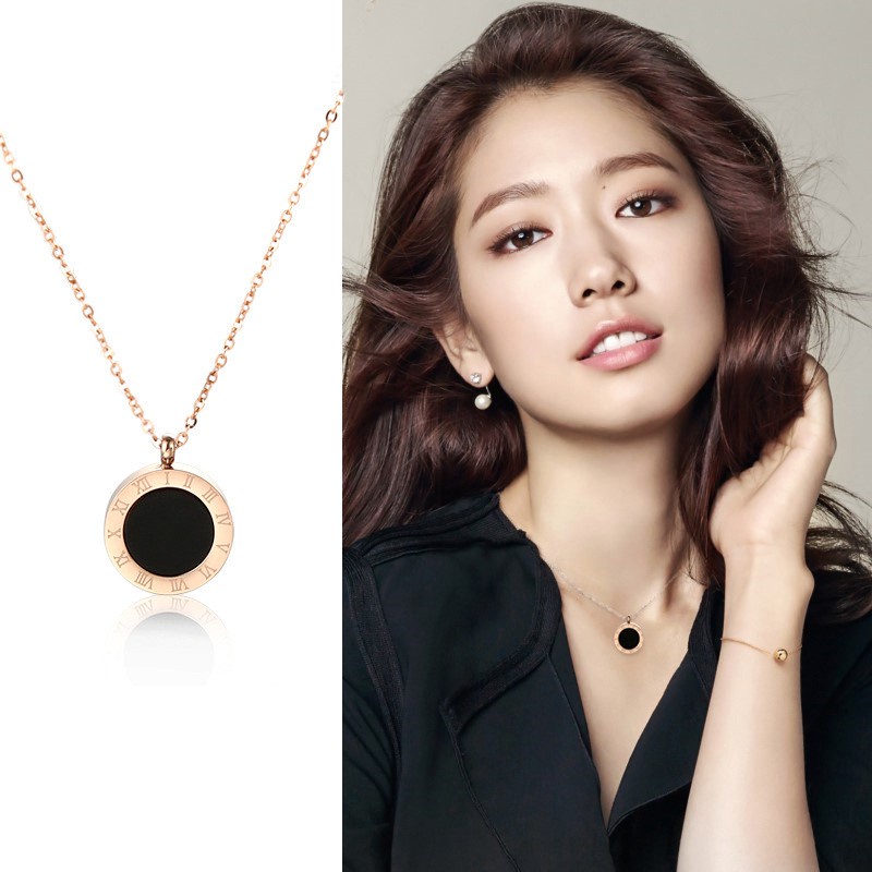 Kalung Rantai Pendek Dengan Liontin Batu Agate Bulat Angka Romawi Warna Hitam Untuk Wanita | Kalung Rose Gold 18k | Kalung Bahan Stainless Steel | Kalung Bahan Titanium Steel