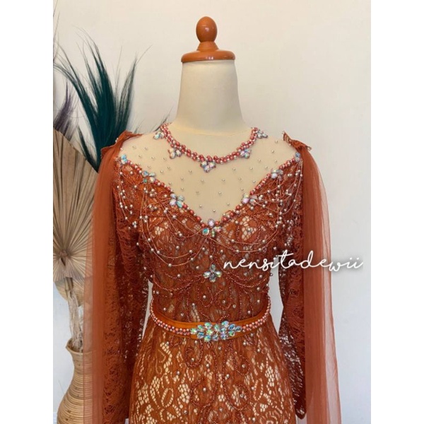 Kebaya Pengantin, Broklat Ekor Aira + Slayer / Look Cantik