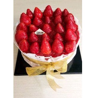 

STRAWBERRY BURNT CHEESECAKE - Basque Burnt Cheese Cake Strawberry Ukuran Whole Cake Diameter 18cm & 15cm