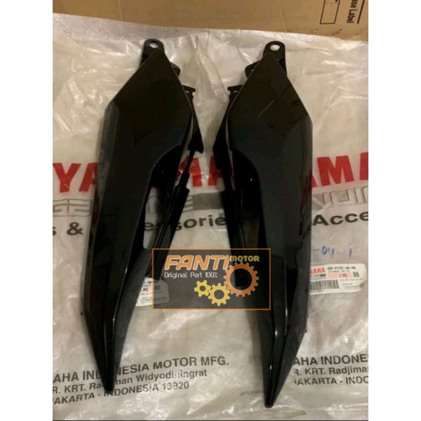 COVER BODY BELAKANG  SAMPING BELAKANG BYSON KARBU HITAM SET KANAN KIRI PART ORIGINAL YAMAHA