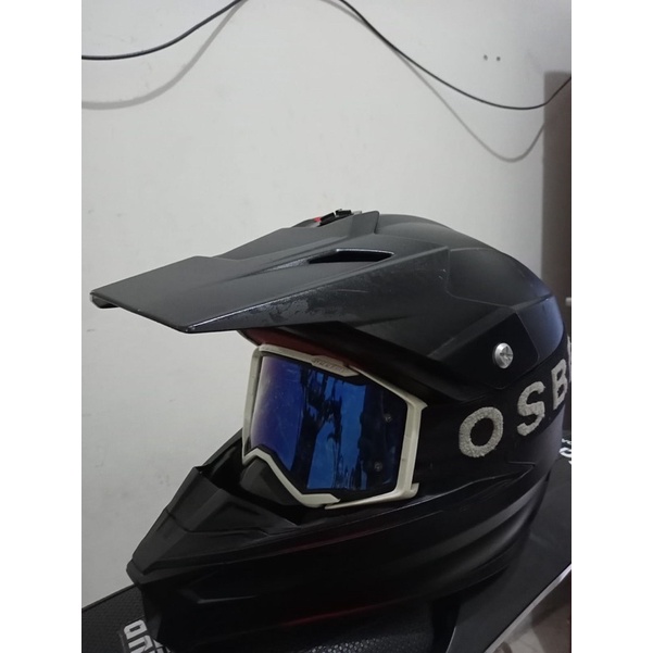 Helm crf 150 L merek KYT