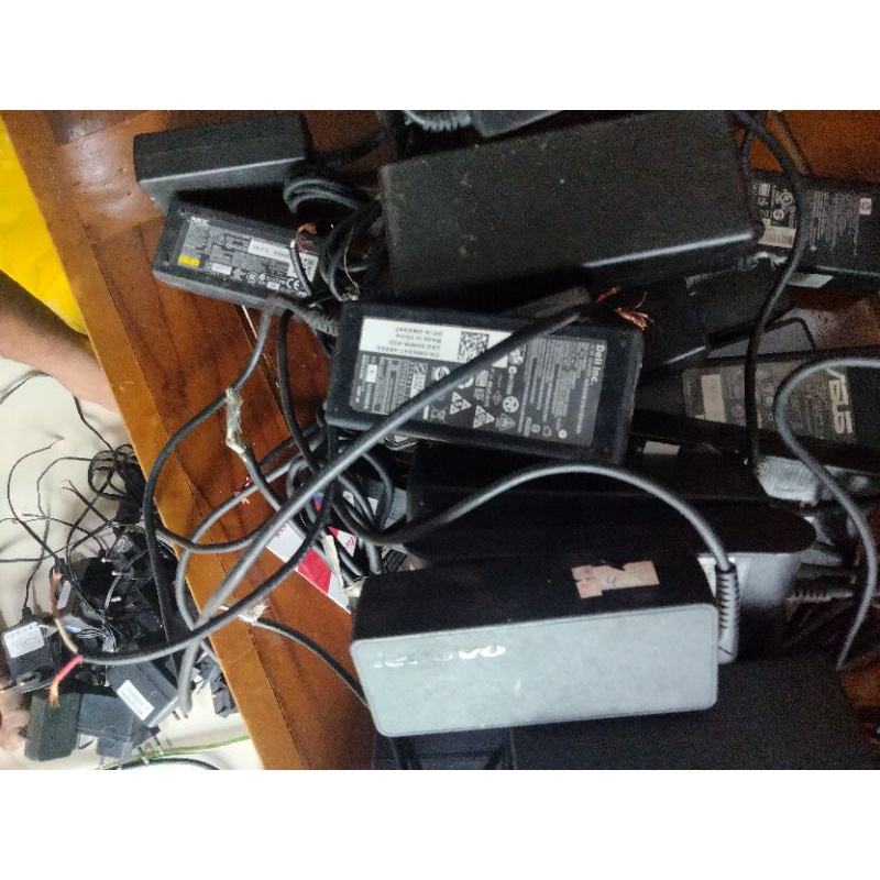 adaptor laptop baca deskripsi