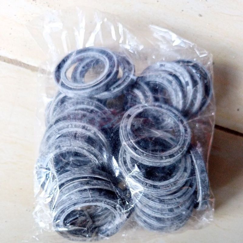 seal roda belakang vespa