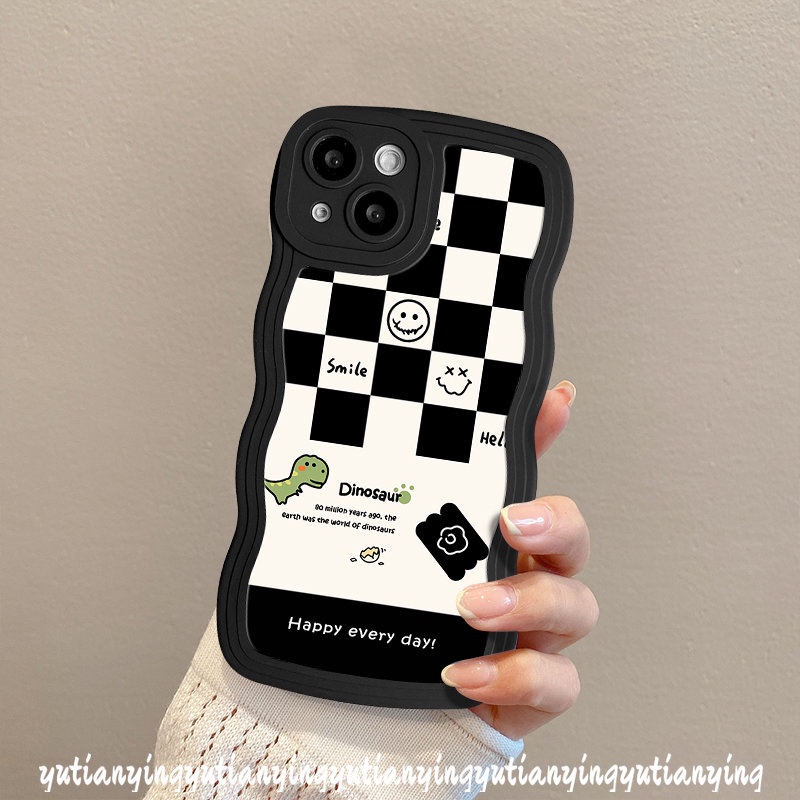 IPHONE Casing Dinosaurus Lucu Kompatibel Untuk Iphone11Xr 7plus 14 13 12 Pro Max 6 6s 8 7 Plus X XS Max SE 2020 14 Plus Tepi Bergelombang Kartun Smiley Chessboard Soft TPU Case