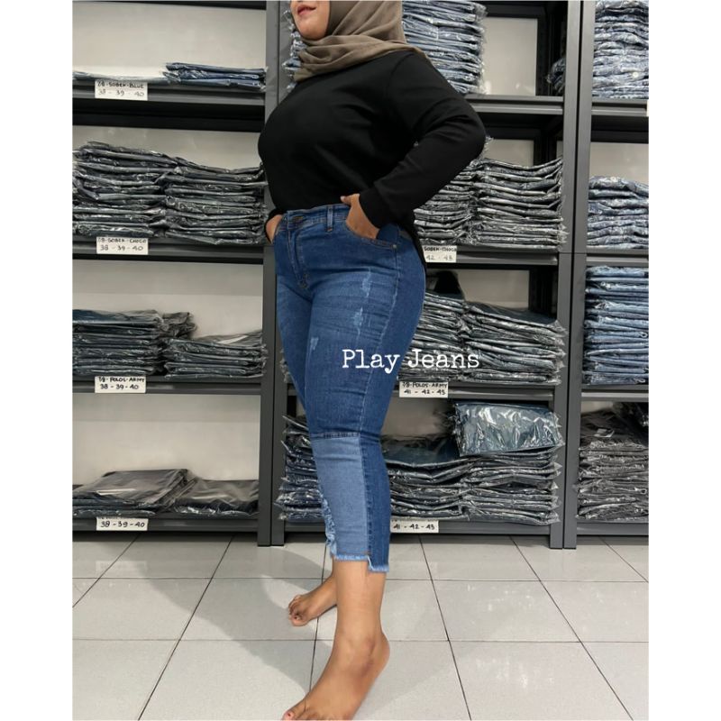 Celana Jeans CLARA 7/9 sobek jumbo pinggang resleting