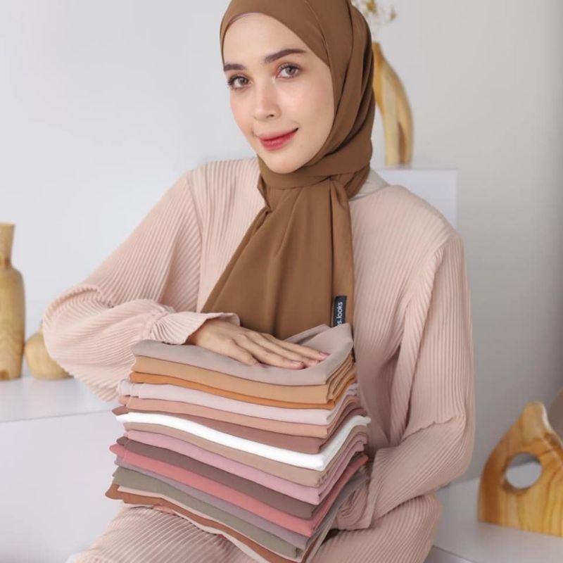 Pashmina Ceruty Baby Doll Premium Jahit Tepi 180 x 75 / Hijab Pashmina Polos Terbaru
